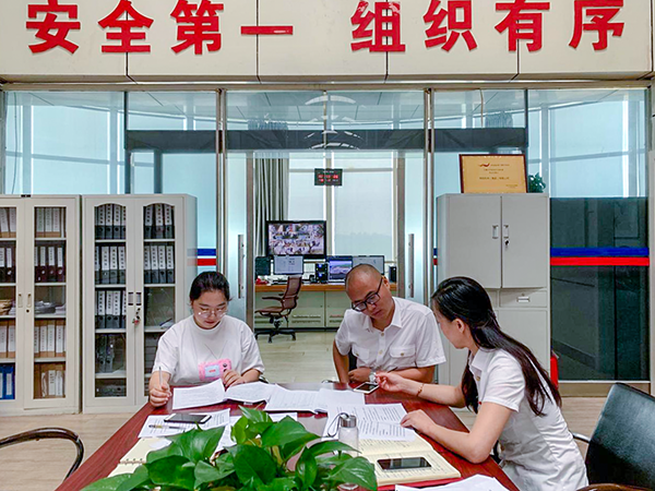 6月20日，運行指揮中心協(xié)同各保障單位組織開展了2019年大面積航班延誤應(yīng)急處置演練。.png